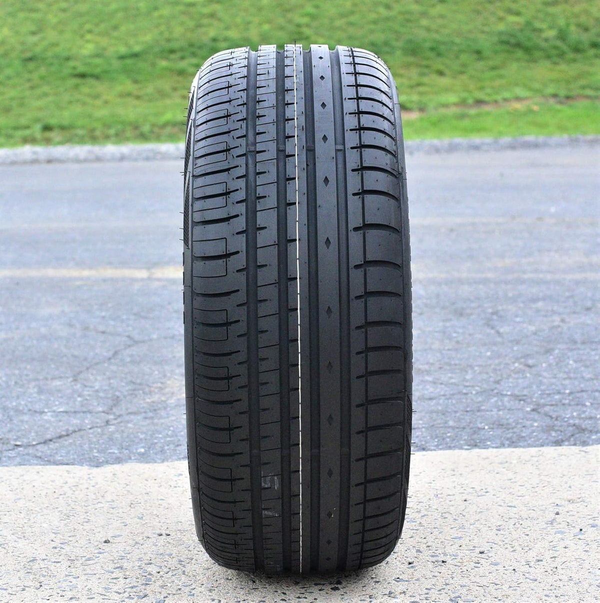 235/45R19 All-Season High Performance Radial Tire F370909