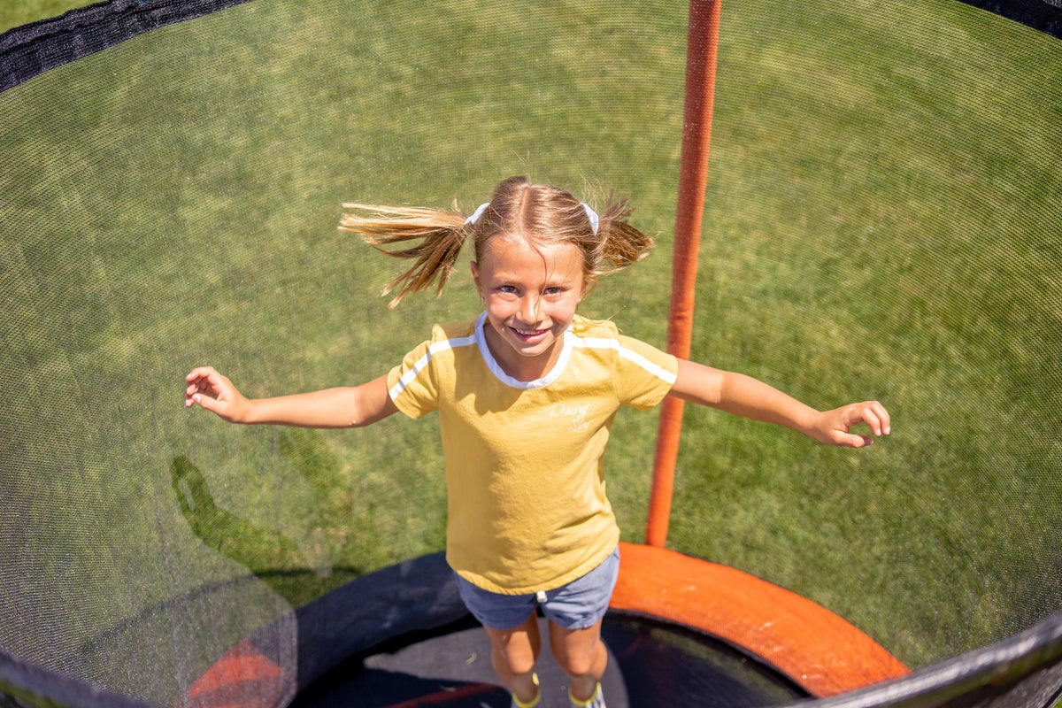 6-Foot Trampoline with Enclosure M645