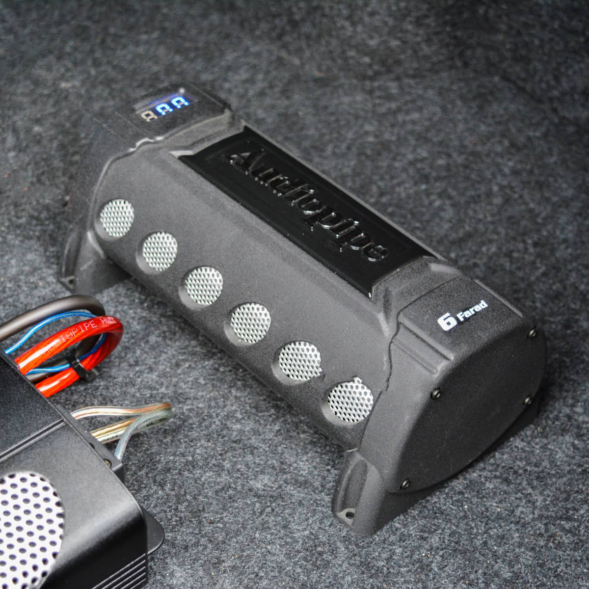 Black 6 Farad Capacitor with Digital Display S980
